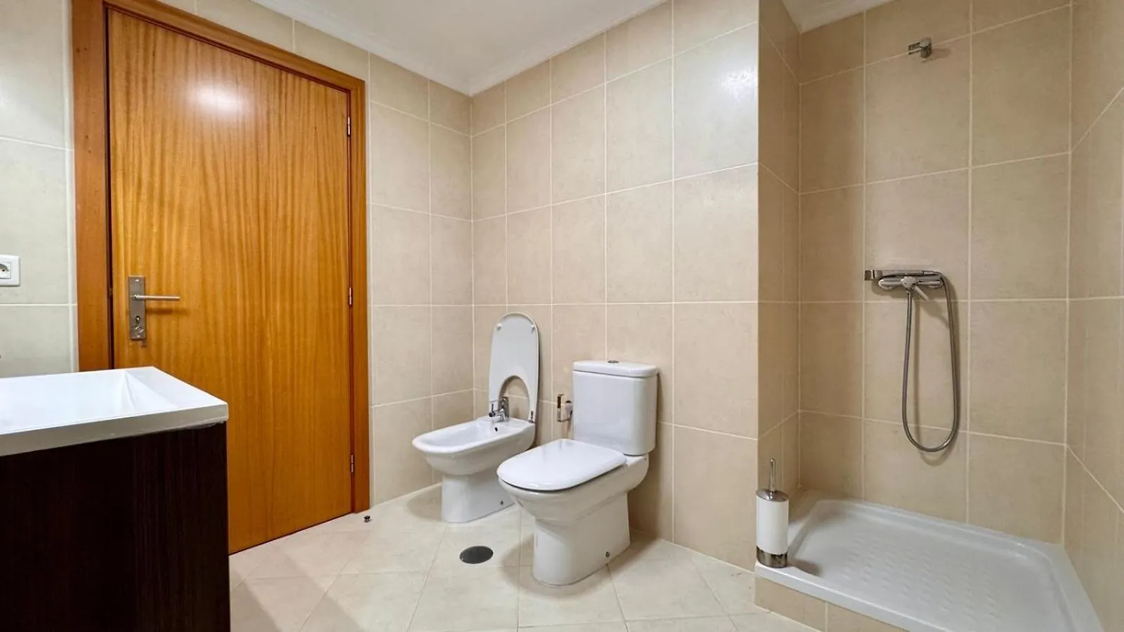 Coastal Comfort At Riverside - 4 Min To Airport! Santa Cruz  0*, Santa Cruz (Madeira) Portugalia